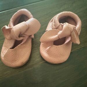 Freshly Picked leather shoes with soles